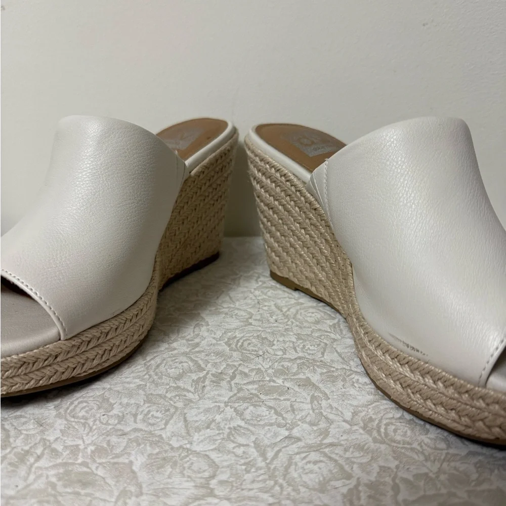 DV By Dolce Vita Dixon Wedge Sandal In White Size 8.5 Beach Resortwear